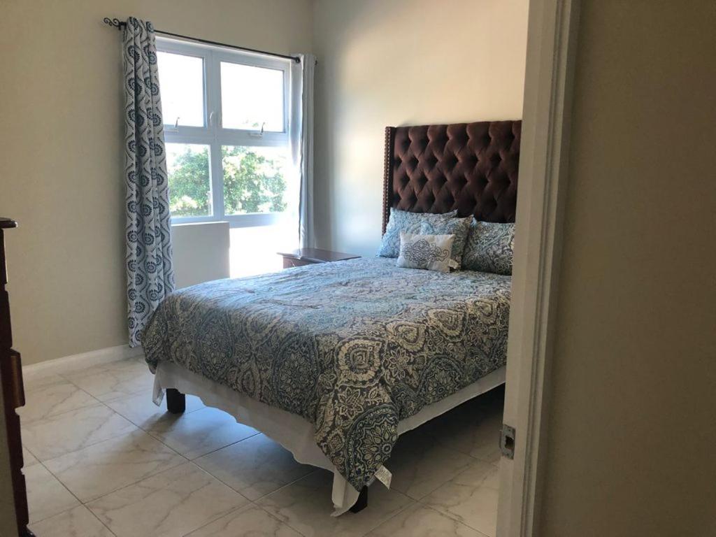 Lovely 2 Bedroom C̅ Netflix Across National Stadium Kingston Extérieur photo