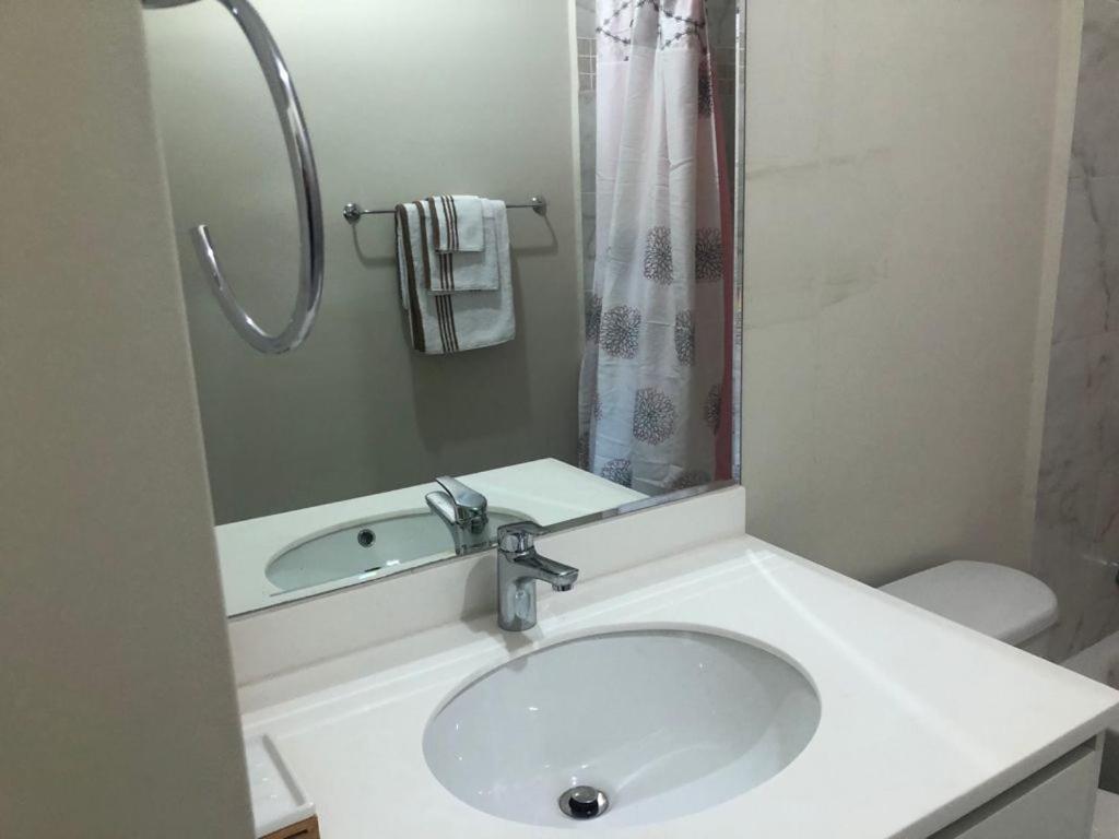 Lovely 2 Bedroom C̅ Netflix Across National Stadium Kingston Extérieur photo