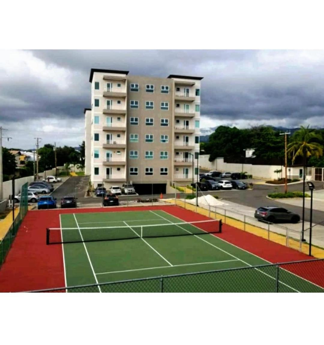 Lovely 2 Bedroom C̅ Netflix Across National Stadium Kingston Extérieur photo